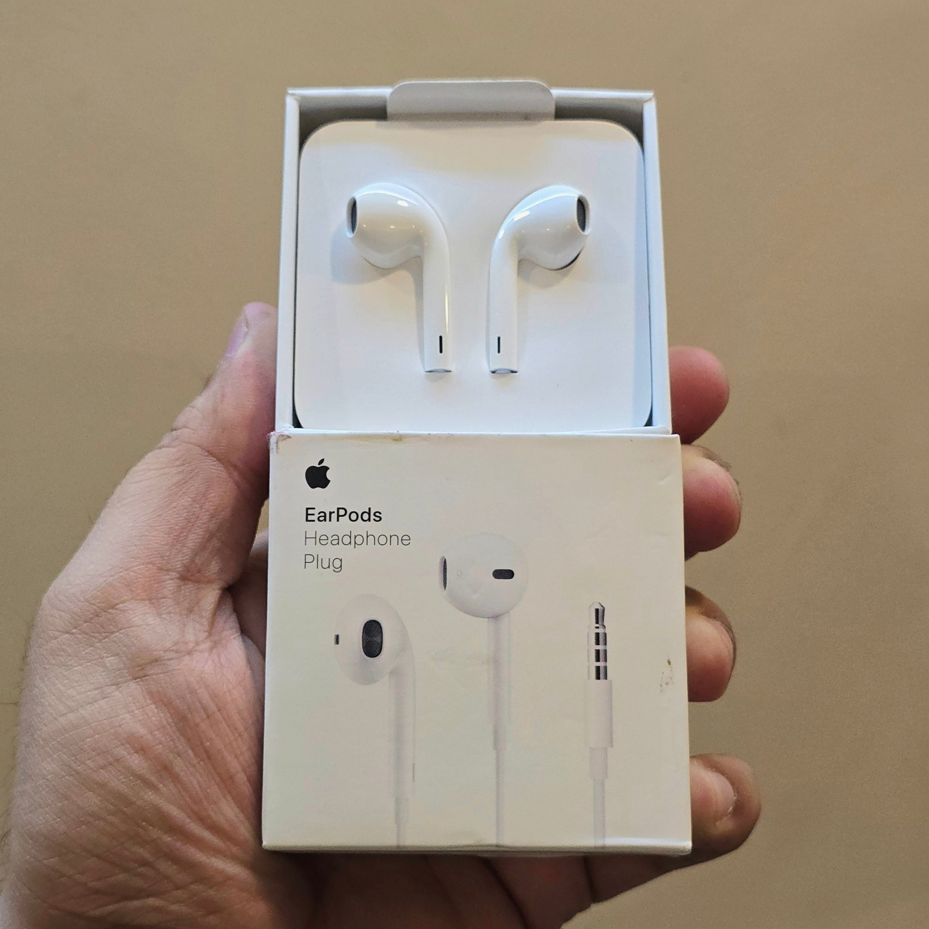 Apple 3.5MM Jack Wired Handsfree New in Box (EarPods)
