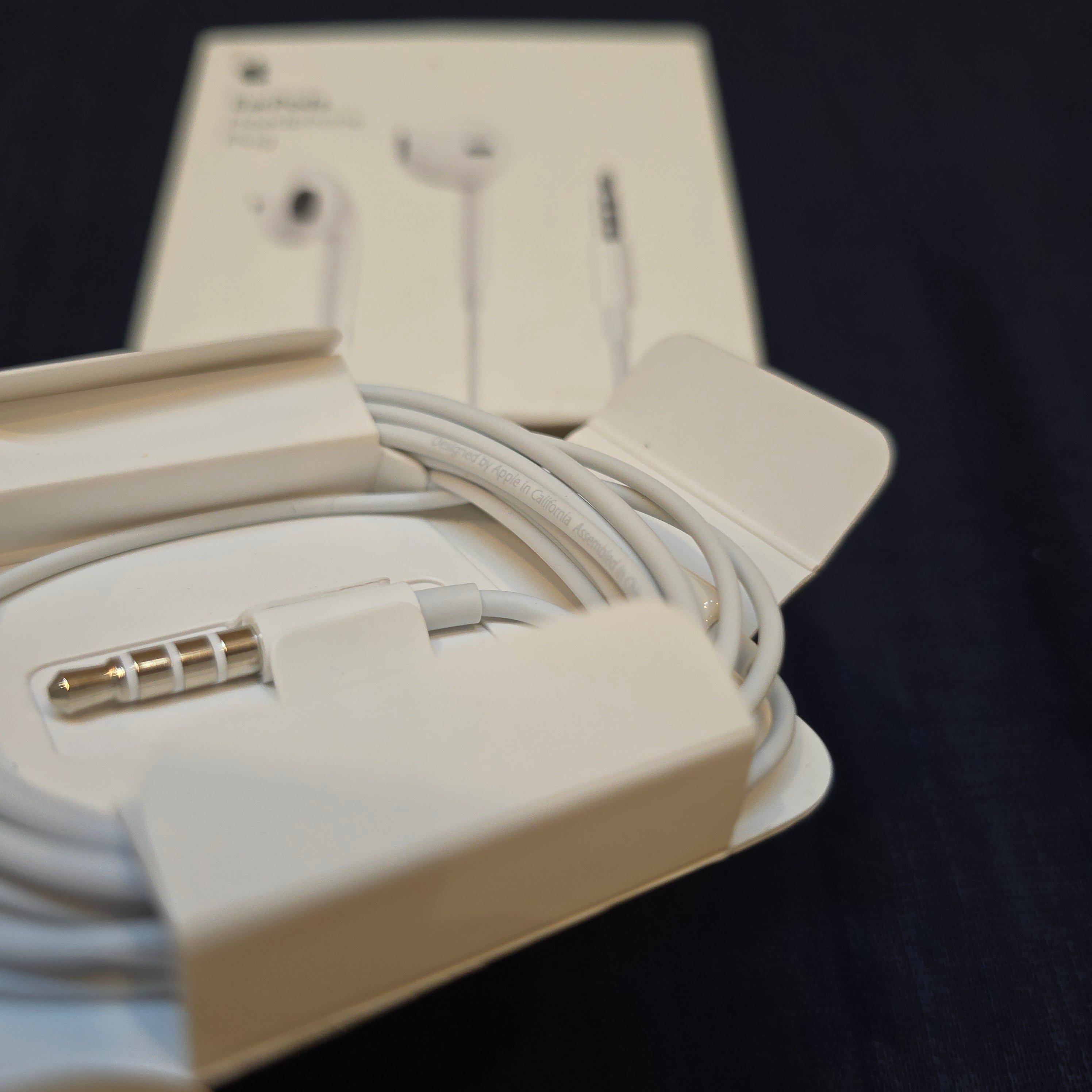 Apple 3.5MM Jack Wired Handsfree New in Box (EarPods)